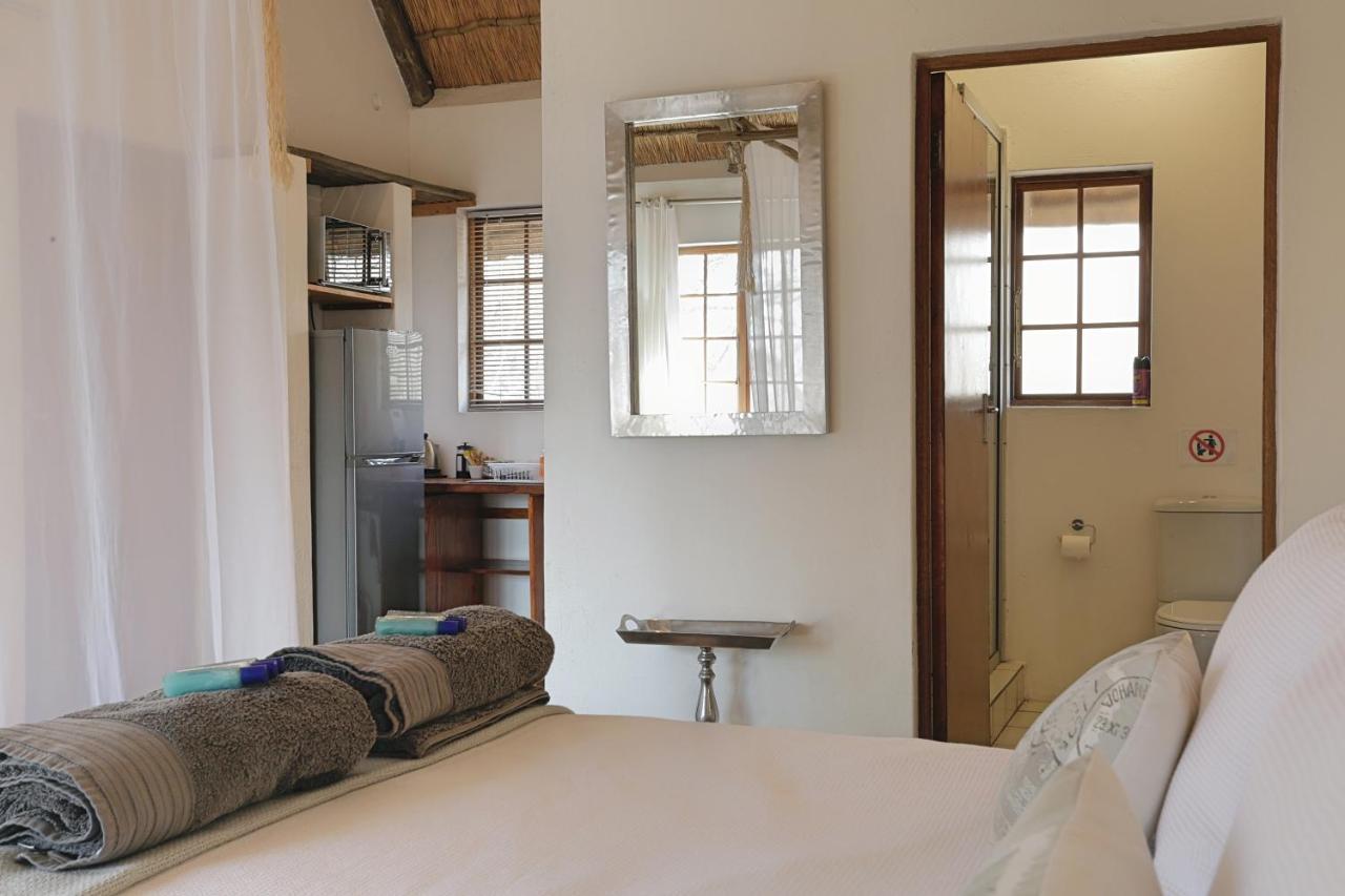 Tusk Bush Lodge Marloth Park Exterior foto