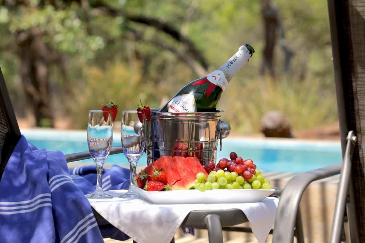 Tusk Bush Lodge Marloth Park Exterior foto