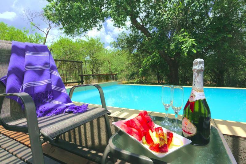 Tusk Bush Lodge Marloth Park Exterior foto