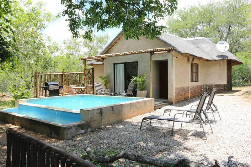 Tusk Bush Lodge Marloth Park Exterior foto